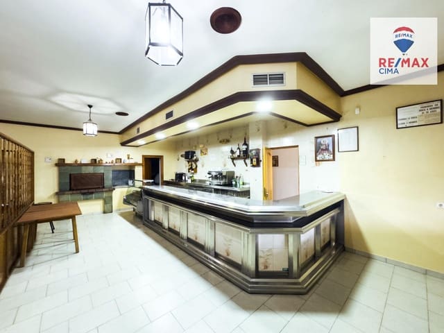 8 quarto Moradia para venda em Baza com garagem - 195 000 € (Ref: 8574356)