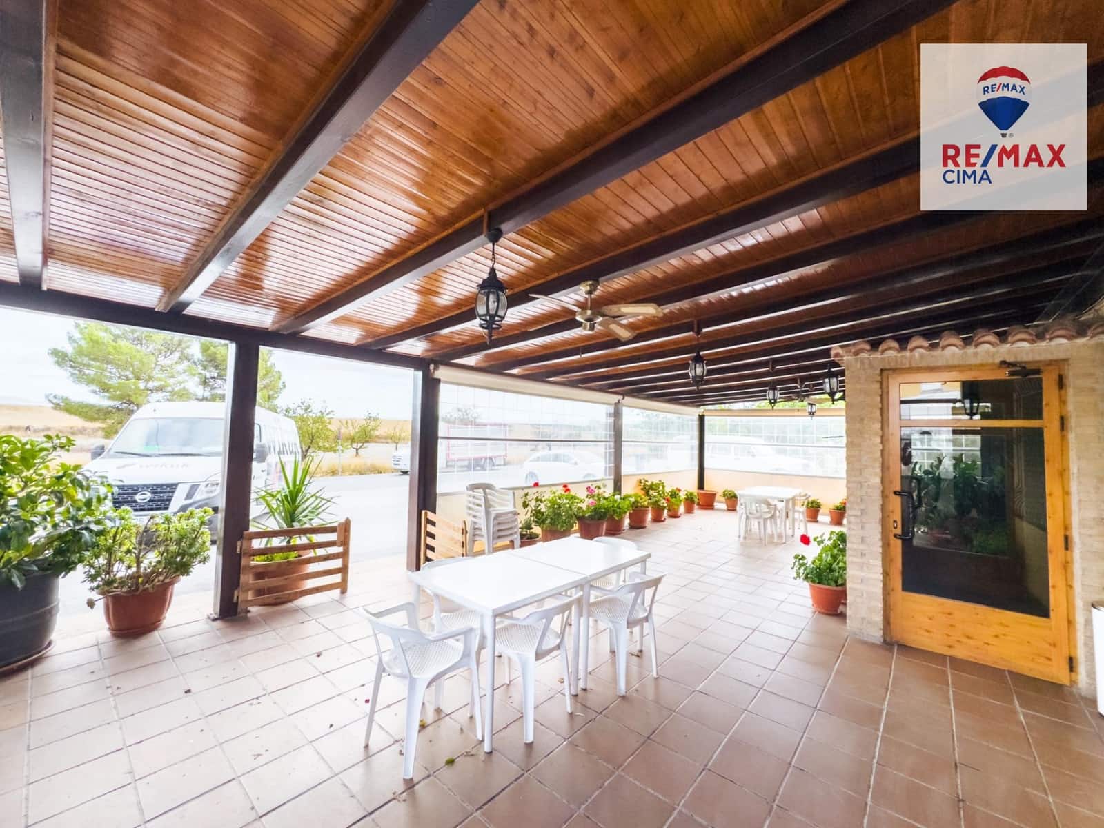 Chalet de 8 habitaciones en Baza en venta con garaje - 195.000 € (Ref: 8574356)