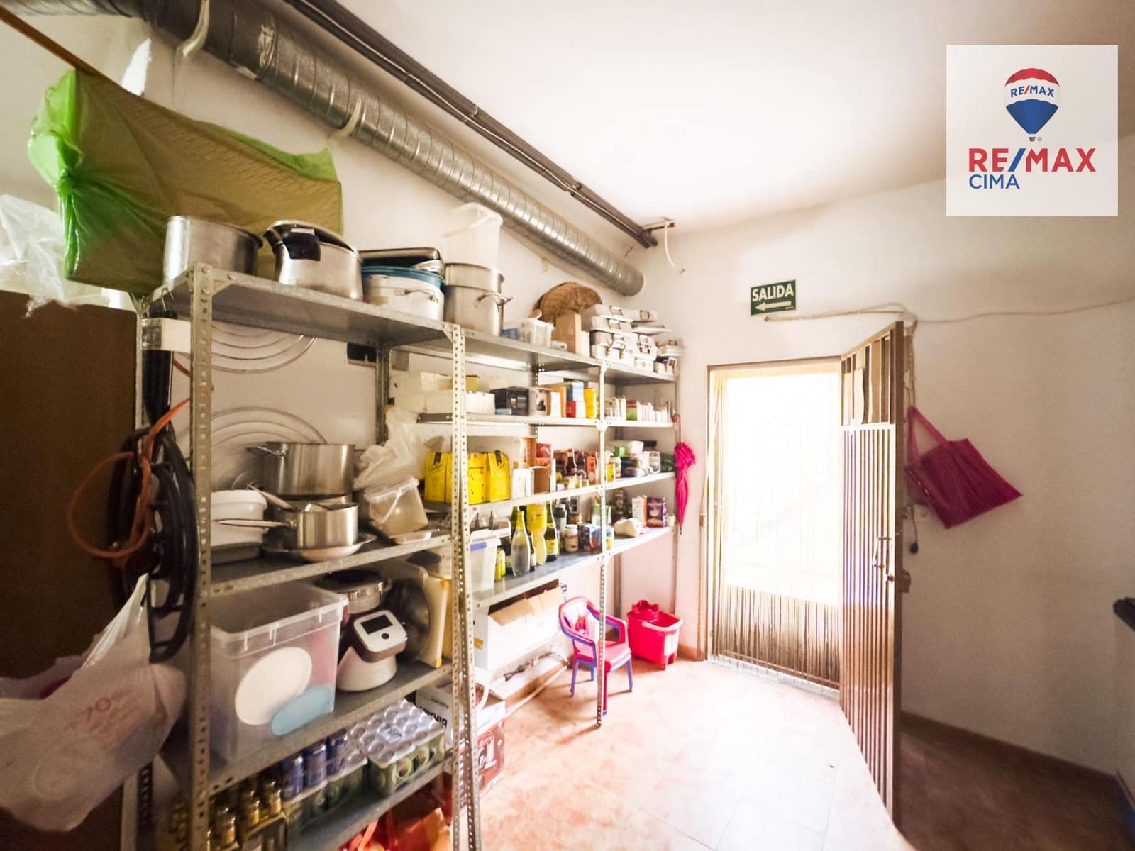 Chalet de 8 habitaciones en Baza en venta con garaje - 195.000 € (Ref: 8574356)