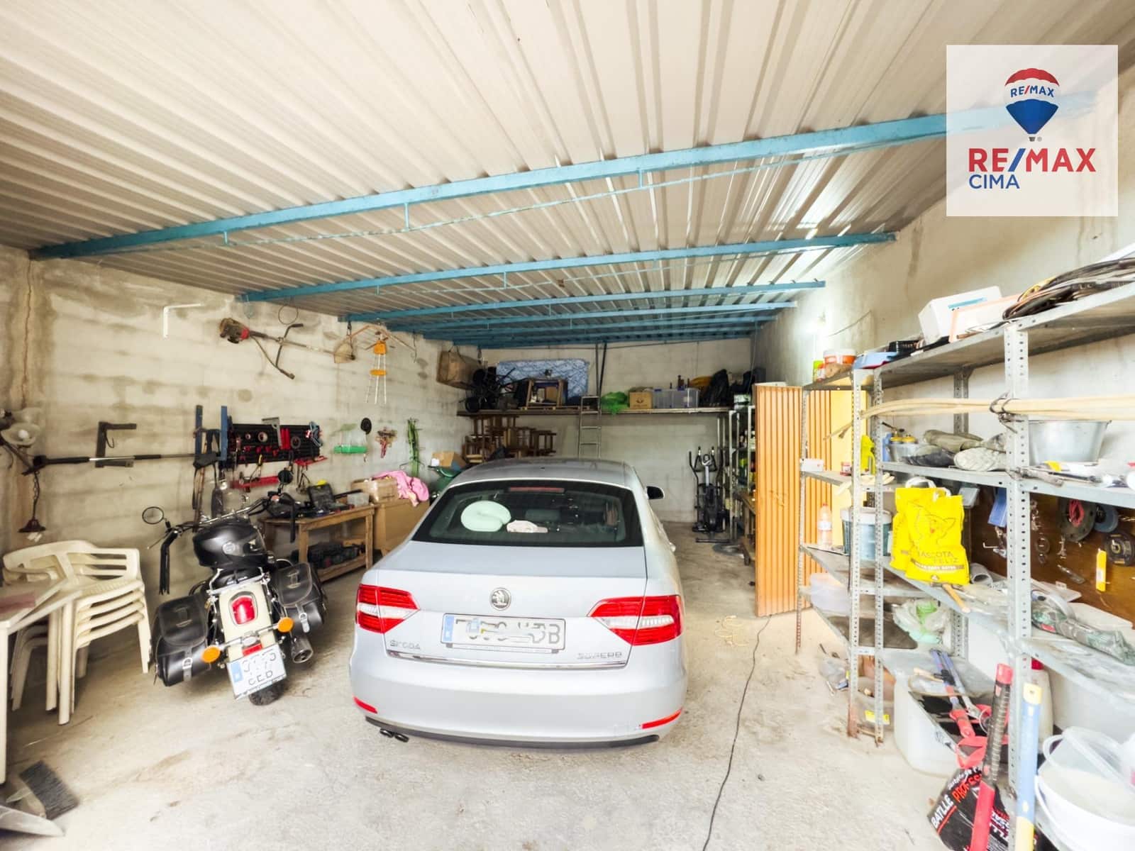 Chalet de 8 habitaciones en Baza en venta con garaje - 195.000 € (Ref: 8574356)