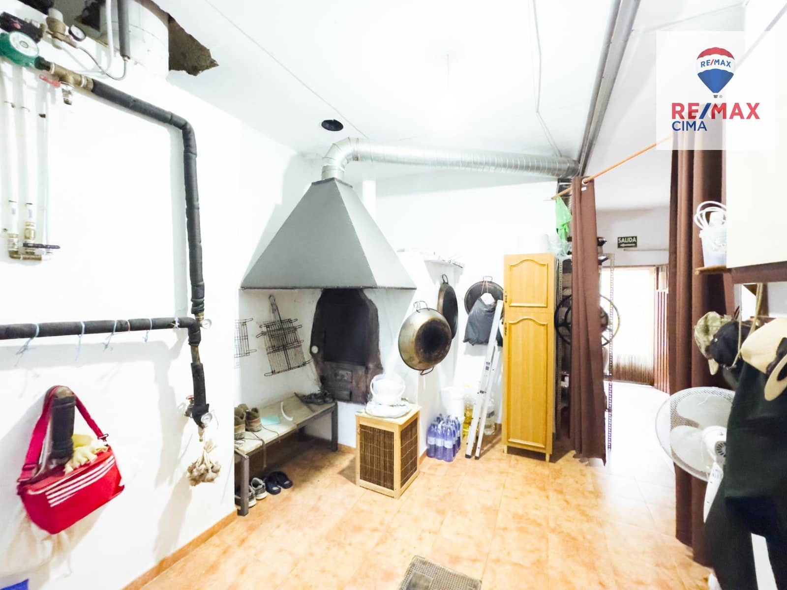 Chalet de 8 habitaciones en Baza en venta con garaje - 195.000 € (Ref: 8574356)