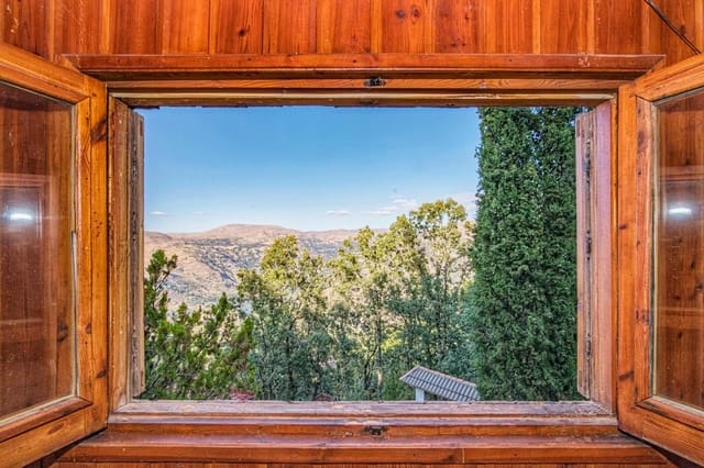 3 soverom Villa til salgs i Güéjar Sierra med svømmebasseng garasje - € 395 000 (Ref: 8574366)