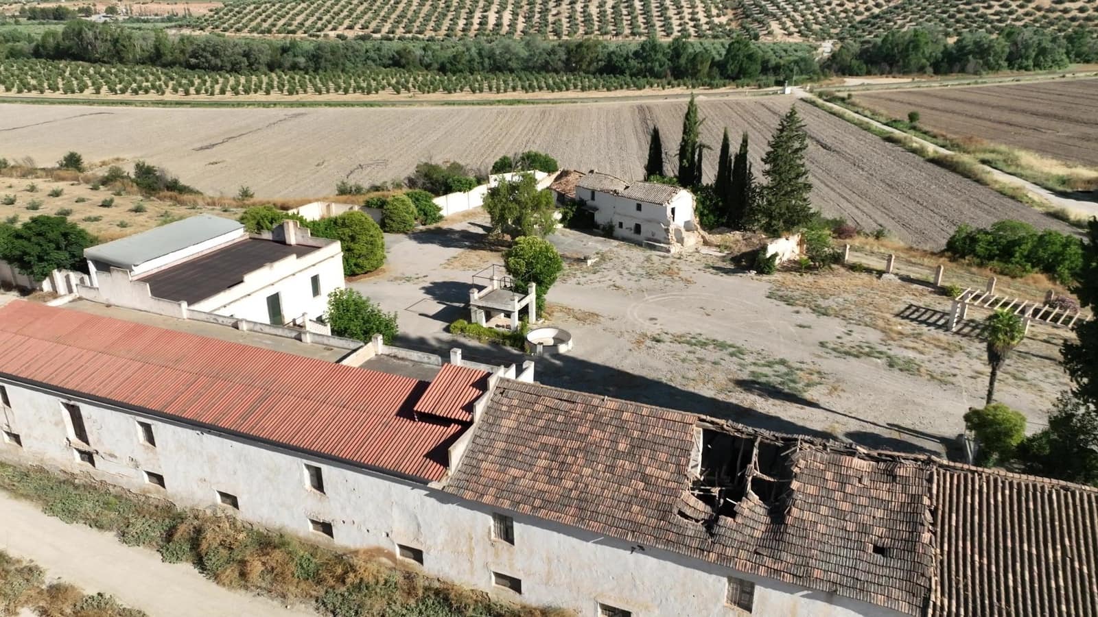 24 soveværelse Finca/Landehus til salg i Albolote med garage - € 1.200.000 (Ref: 8574369)