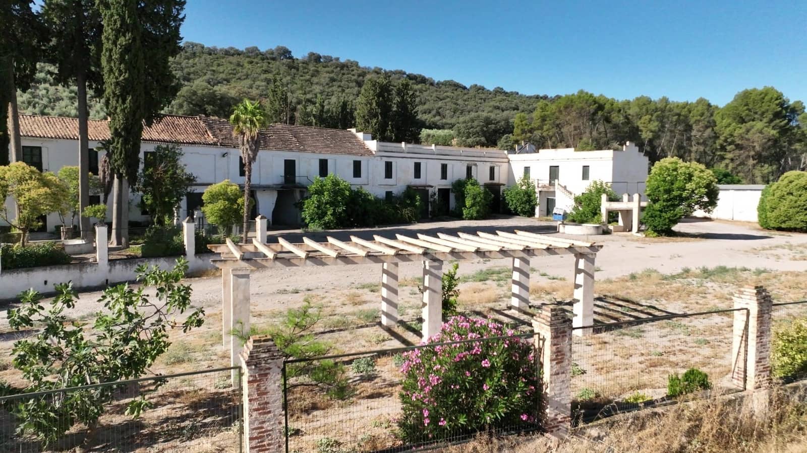 24 soveværelse Finca/Landehus til salg i Albolote med garage - € 1.200.000 (Ref: 8574369)