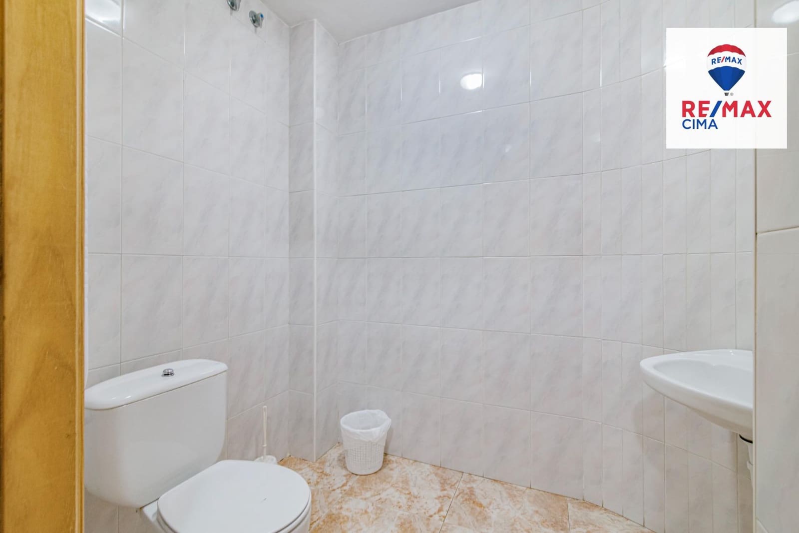 27 Zimmer Hotel zu verkaufen in Cortes y Graena mit Garage - 550.000 € (Ref: 8574370)