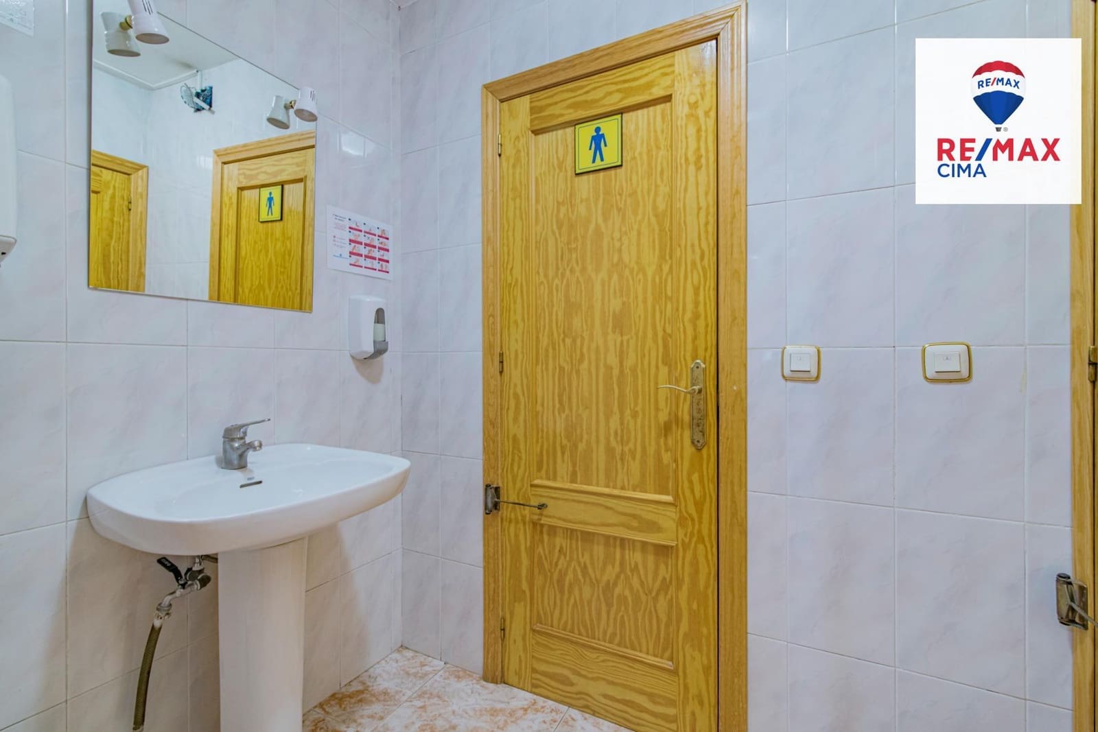 27 Zimmer Hotel zu verkaufen in Cortes y Graena mit Garage - 550.000 € (Ref: 8574370)