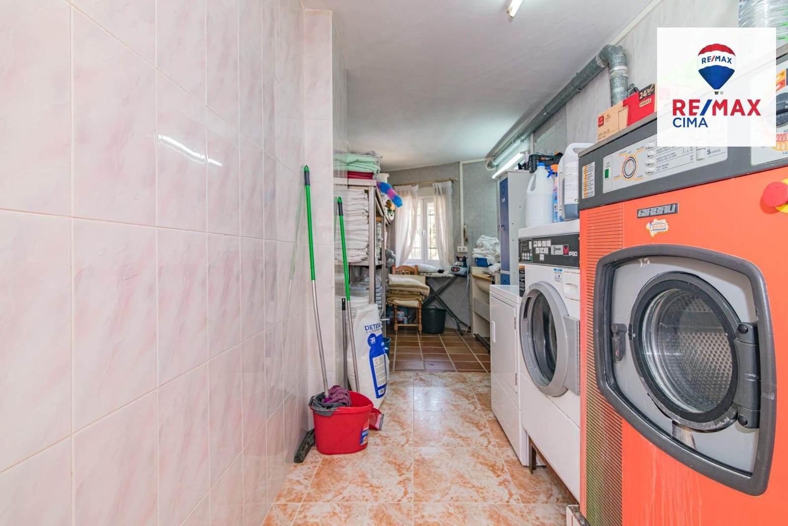 27 Zimmer Hotel zu verkaufen in Cortes y Graena mit Garage - 550.000 € (Ref: 8574370)