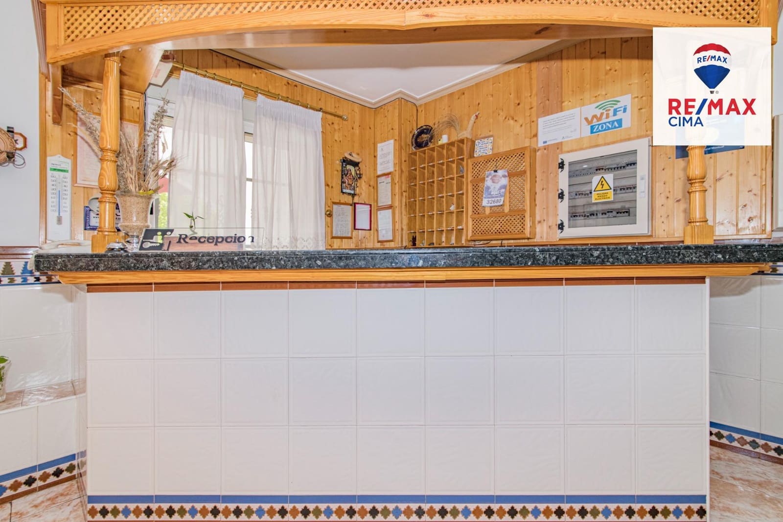 27 Zimmer Hotel zu verkaufen in Cortes y Graena mit Garage - 550.000 € (Ref: 8574370)