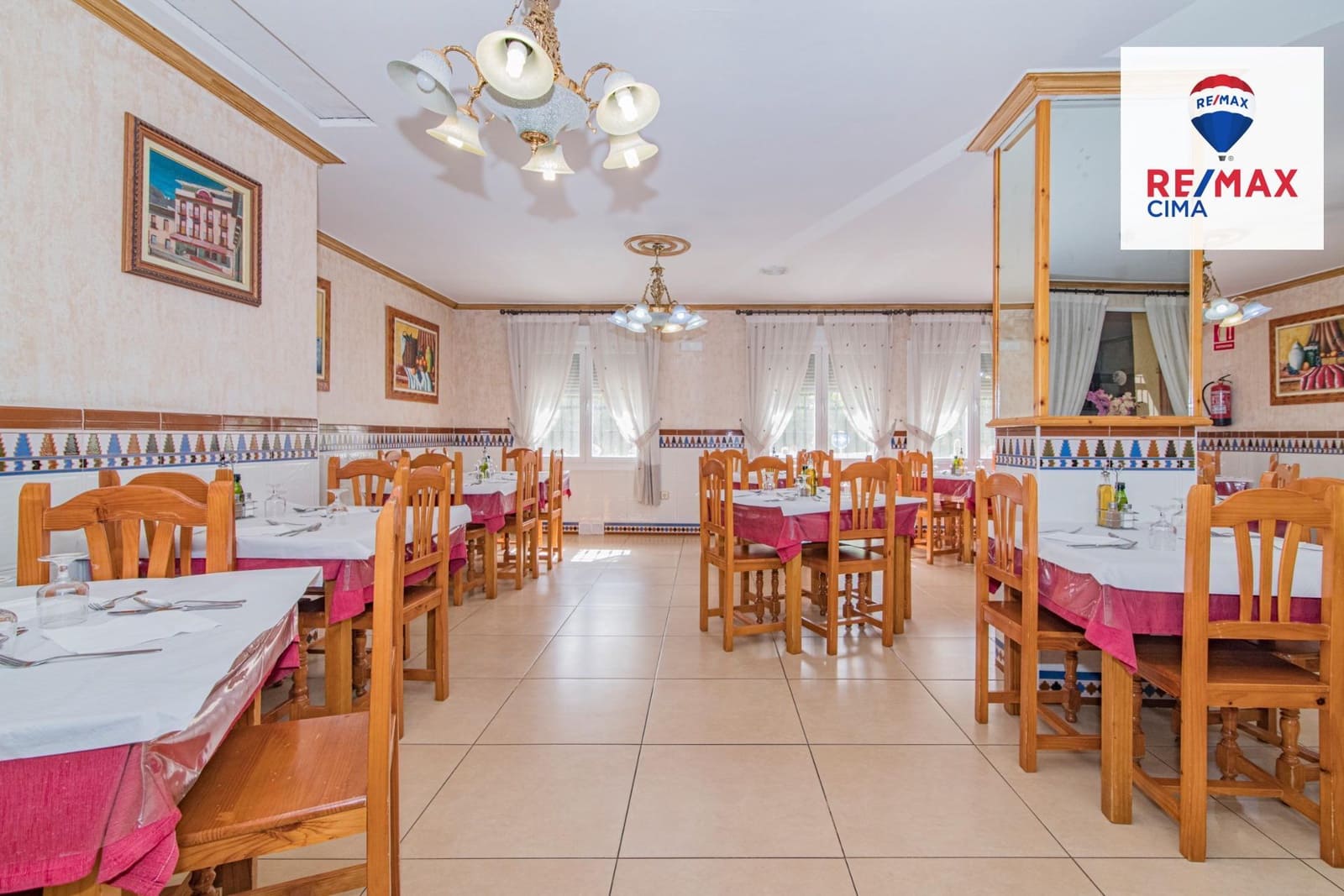 27 Zimmer Hotel zu verkaufen in Cortes y Graena mit Garage - 550.000 € (Ref: 8574370)