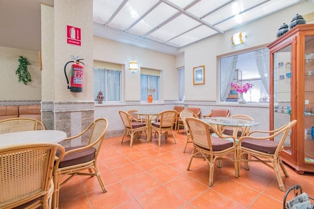 27 soveværelse Hotel til salg i Cortes y Graena med garage - € 490.000 (Ref: 8574370)