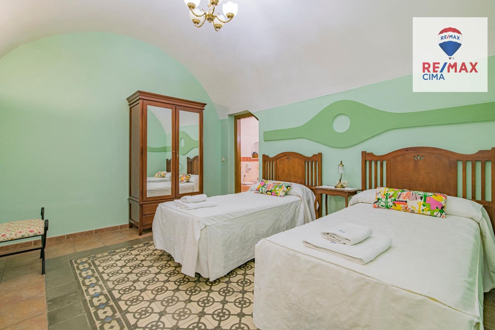 30 bedroom Hotel for sale in Benalua de Guadix with pool garage - € 2,999,999 (Ref: 8626710)