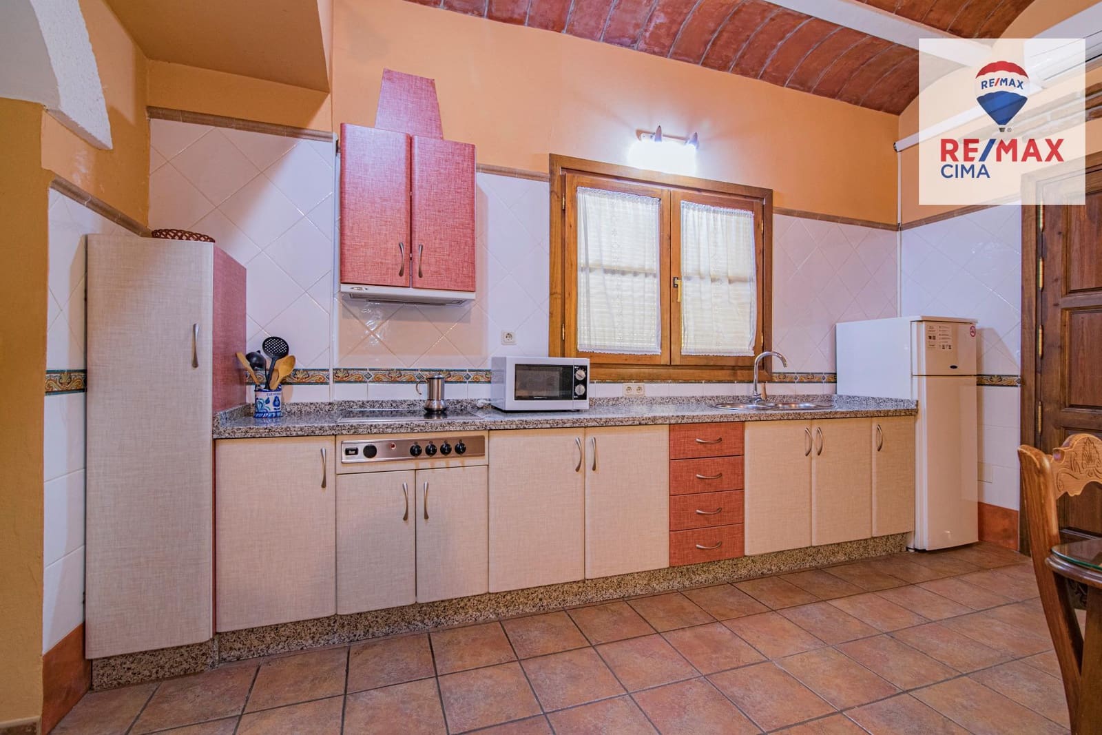 30 bedroom Hotel for sale in Benalua de Guadix with pool garage - € 2,999,999 (Ref: 8626710)