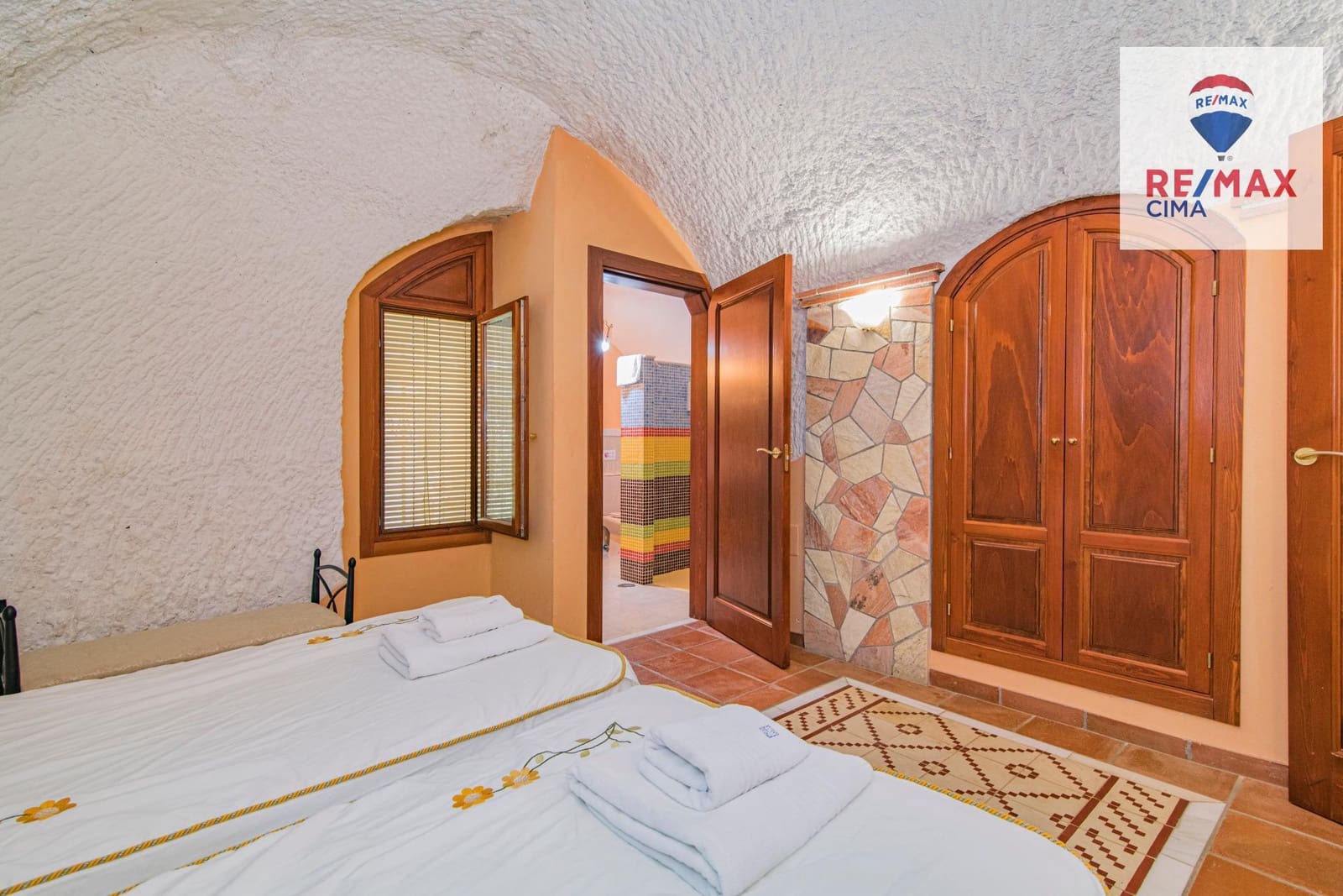 30 bedroom Hotel for sale in Benalua de Guadix with pool garage - € 2,999,999 (Ref: 8626710)