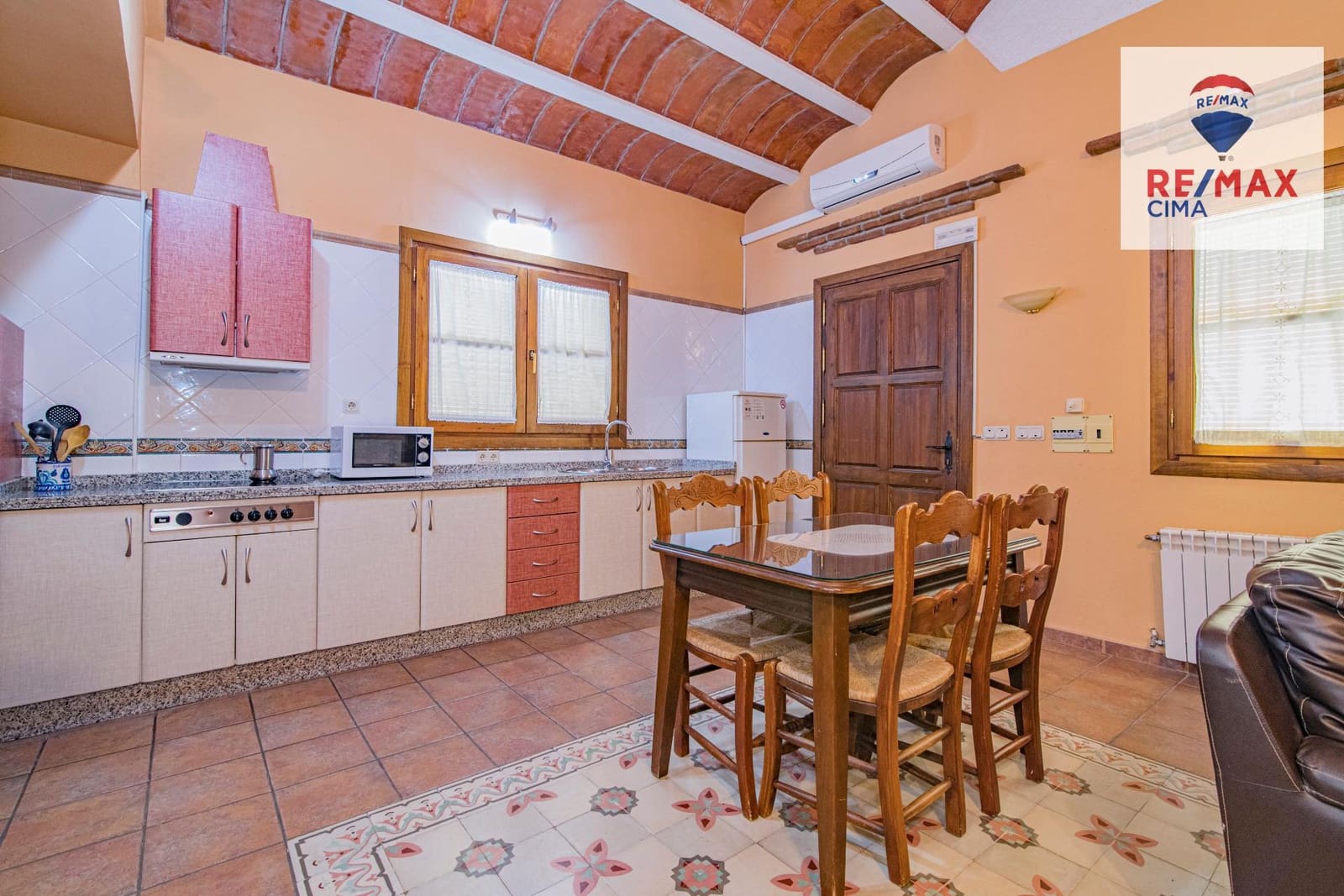 30 bedroom Hotel for sale in Benalua de Guadix with pool garage - € 2,999,999 (Ref: 8626710)