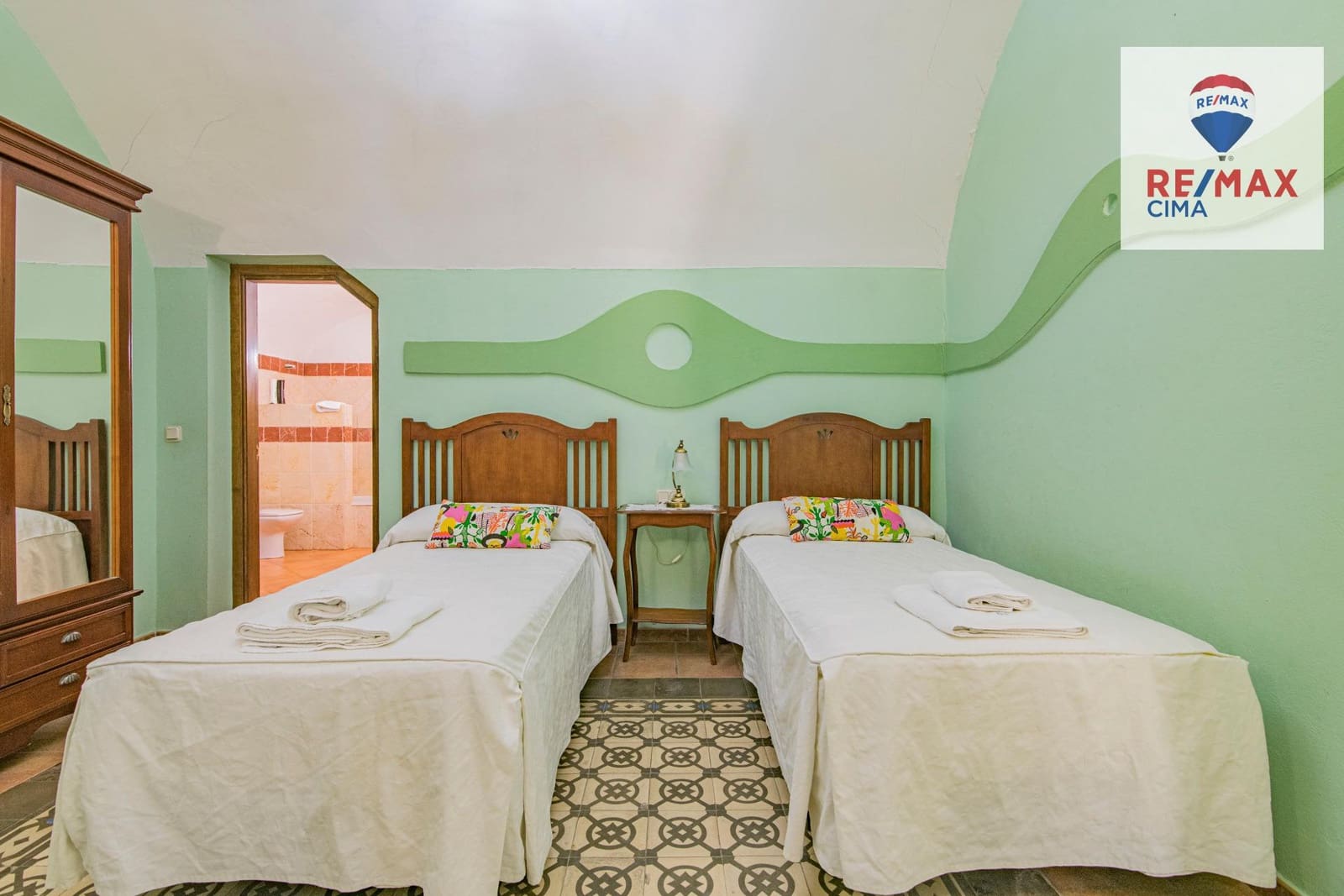 30 bedroom Hotel for sale in Benalua de Guadix with pool garage - € 2,999,999 (Ref: 8626710)