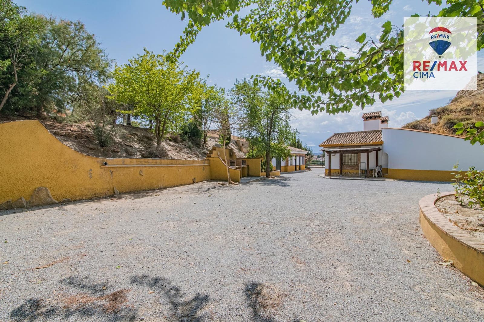 30 bedroom Hotel for sale in Benalua de Guadix with pool garage - € 2,999,999 (Ref: 8626710)