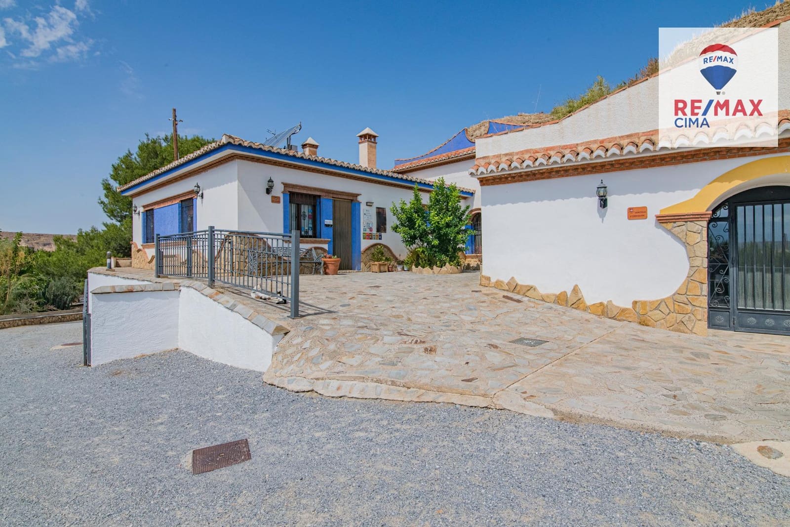 30 bedroom Hotel for sale in Benalua de Guadix with pool garage - € 2,999,999 (Ref: 8626710)