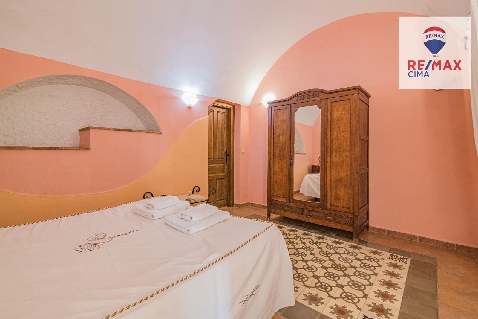 30 bedroom Hotel for sale in Benalua de Guadix with pool garage - € 2,999,999 (Ref: 8626710)