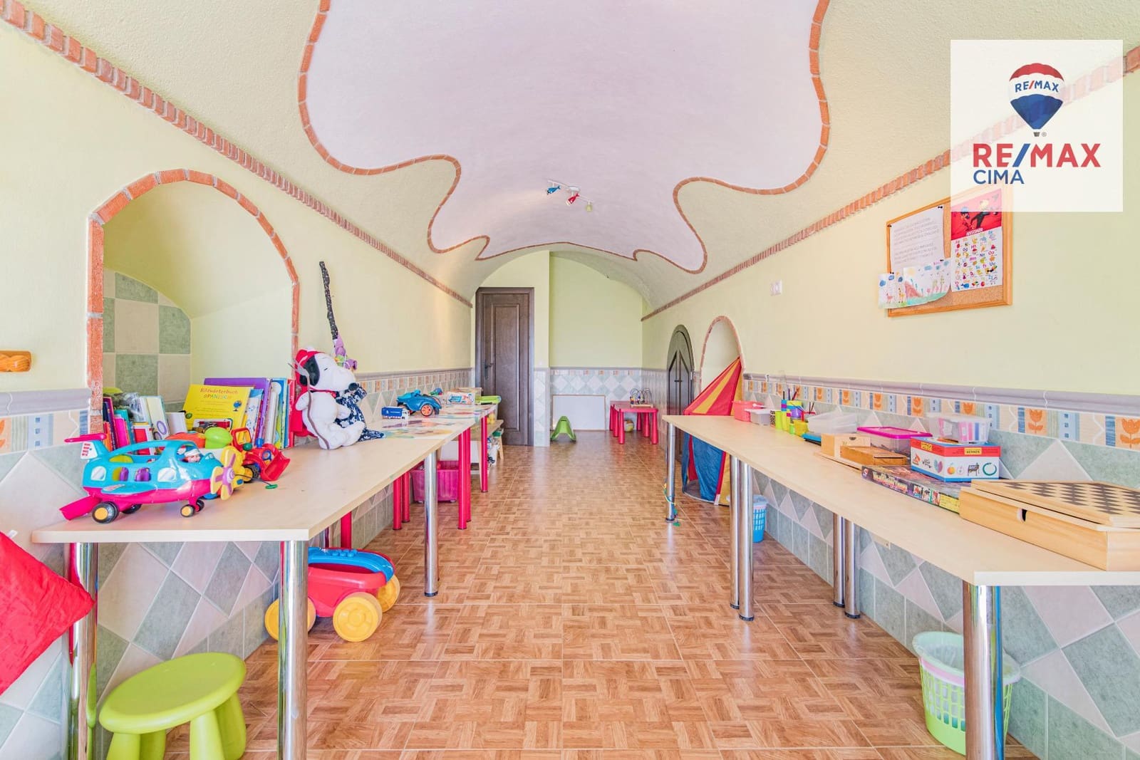 30 bedroom Hotel for sale in Benalua de Guadix with pool garage - € 2,999,999 (Ref: 8626710)