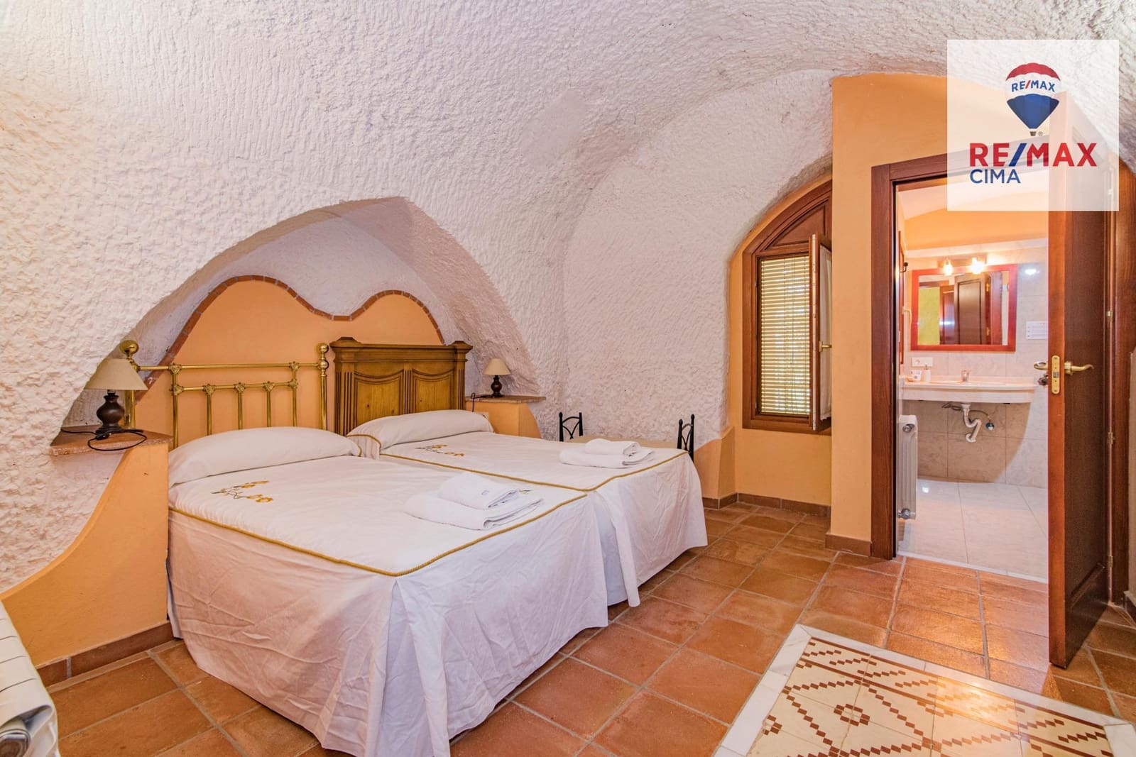 30 bedroom Hotel for sale in Benalua de Guadix with pool garage - € 2,999,999 (Ref: 8626710)