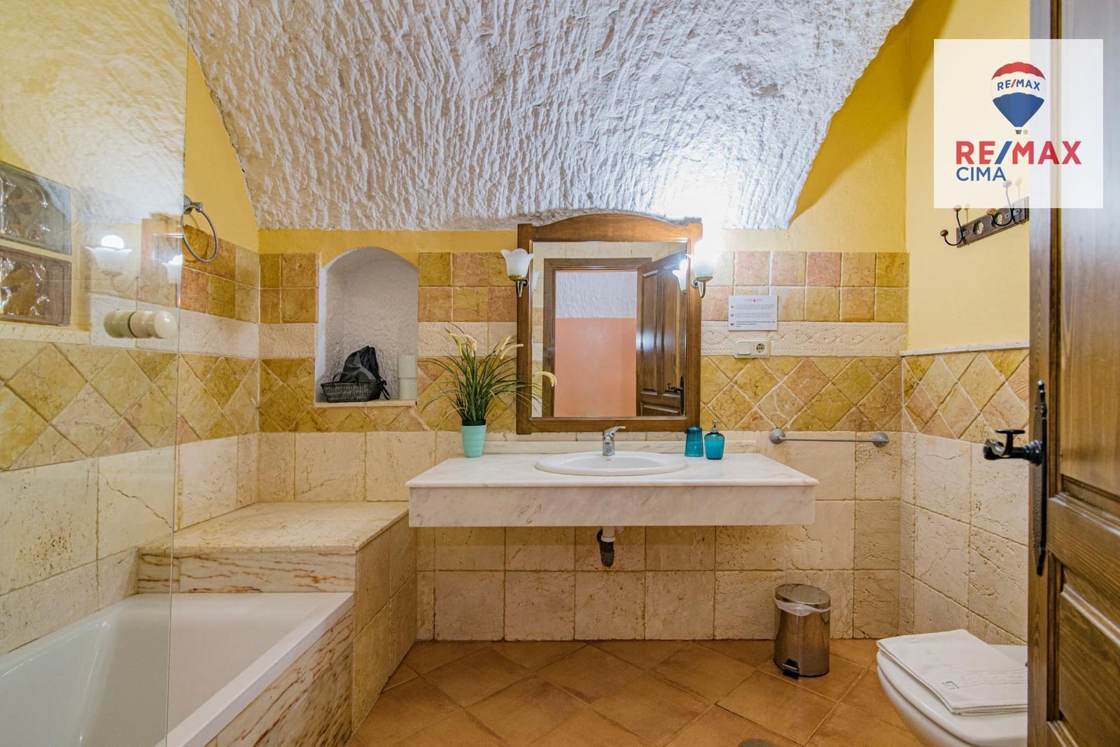 30 bedroom Hotel for sale in Benalua de Guadix with pool garage - € 2,999,999 (Ref: 8626710)