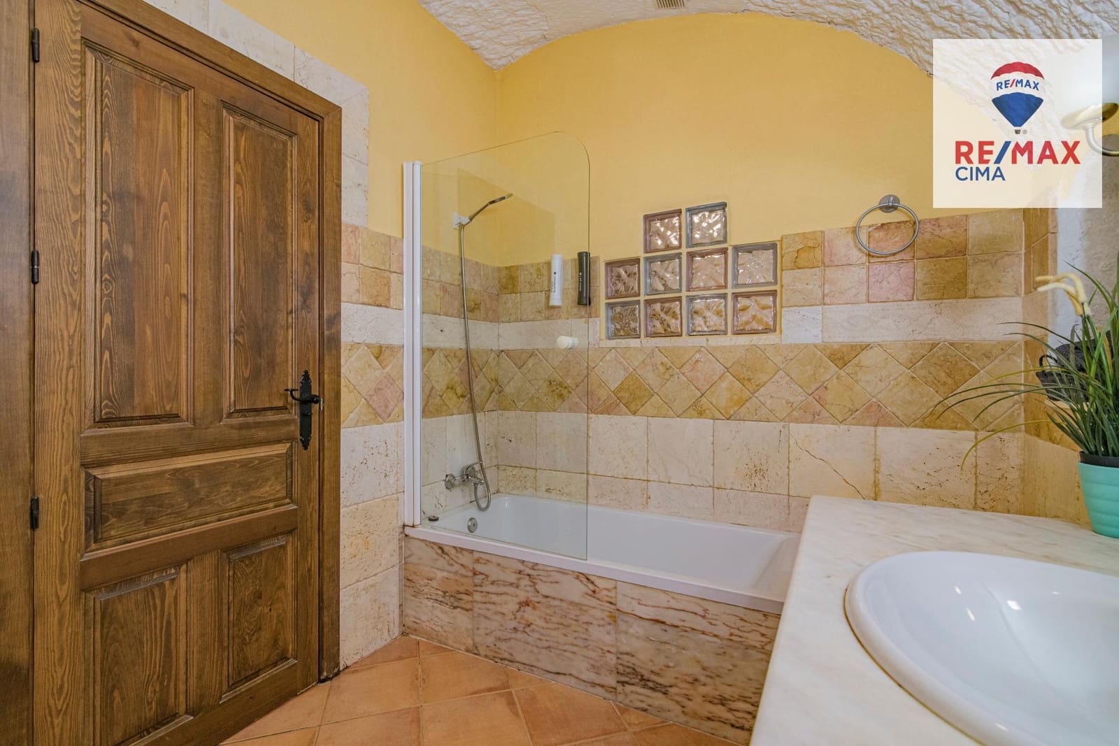 30 bedroom Hotel for sale in Benalua de Guadix with pool garage - € 2,999,999 (Ref: 8626710)