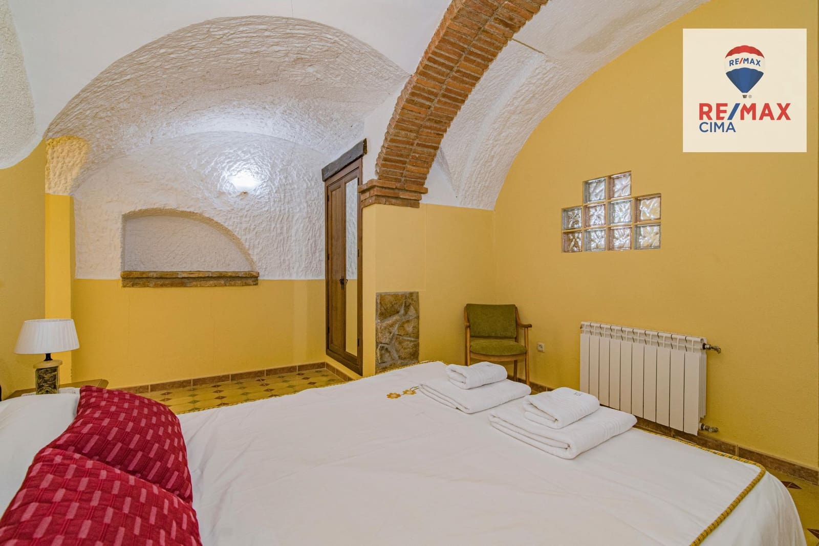 30 bedroom Hotel for sale in Benalua de Guadix with pool garage - € 2,999,999 (Ref: 8626710)