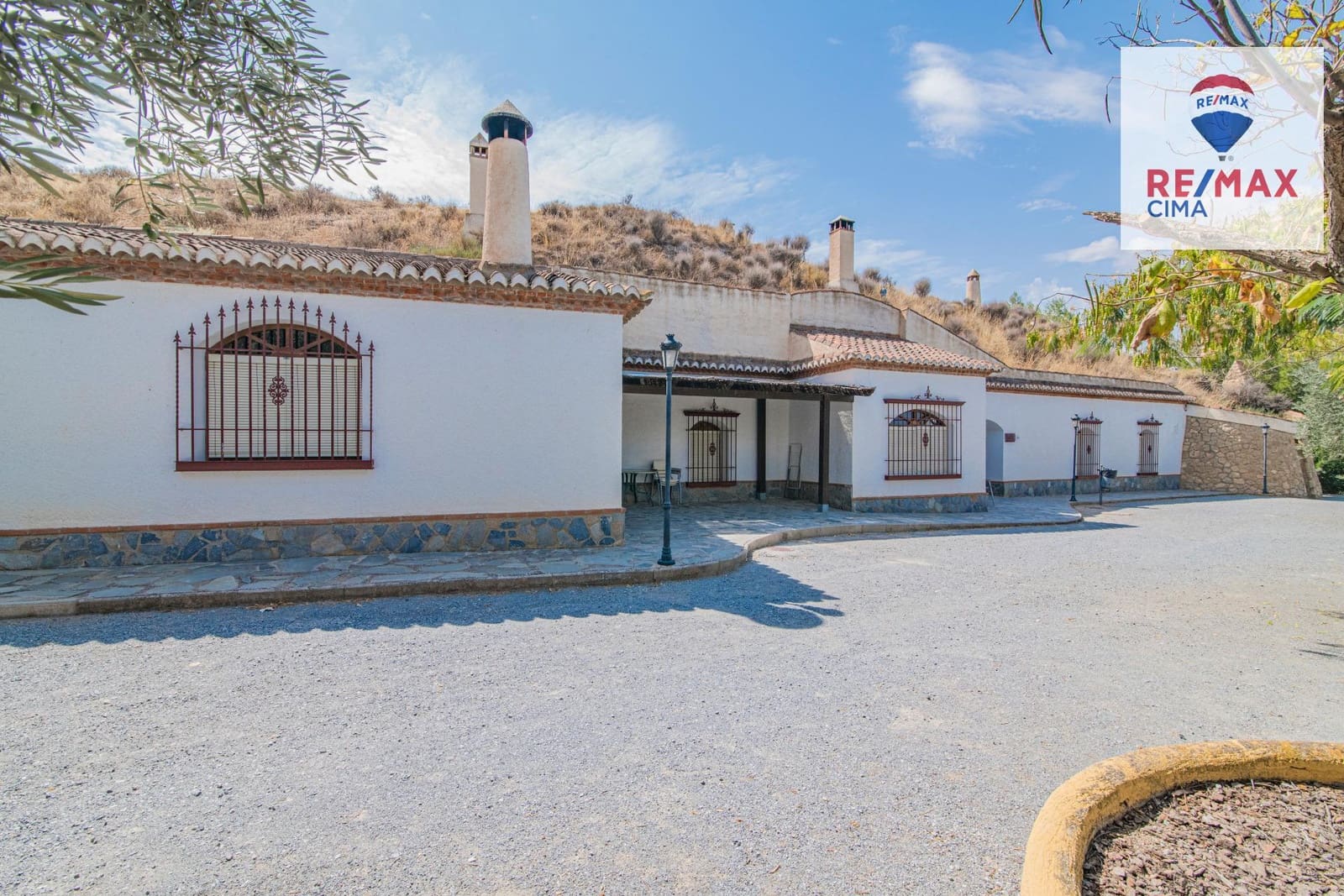 30 bedroom Hotel for sale in Benalua de Guadix with pool garage - € 2,999,999 (Ref: 8626710)