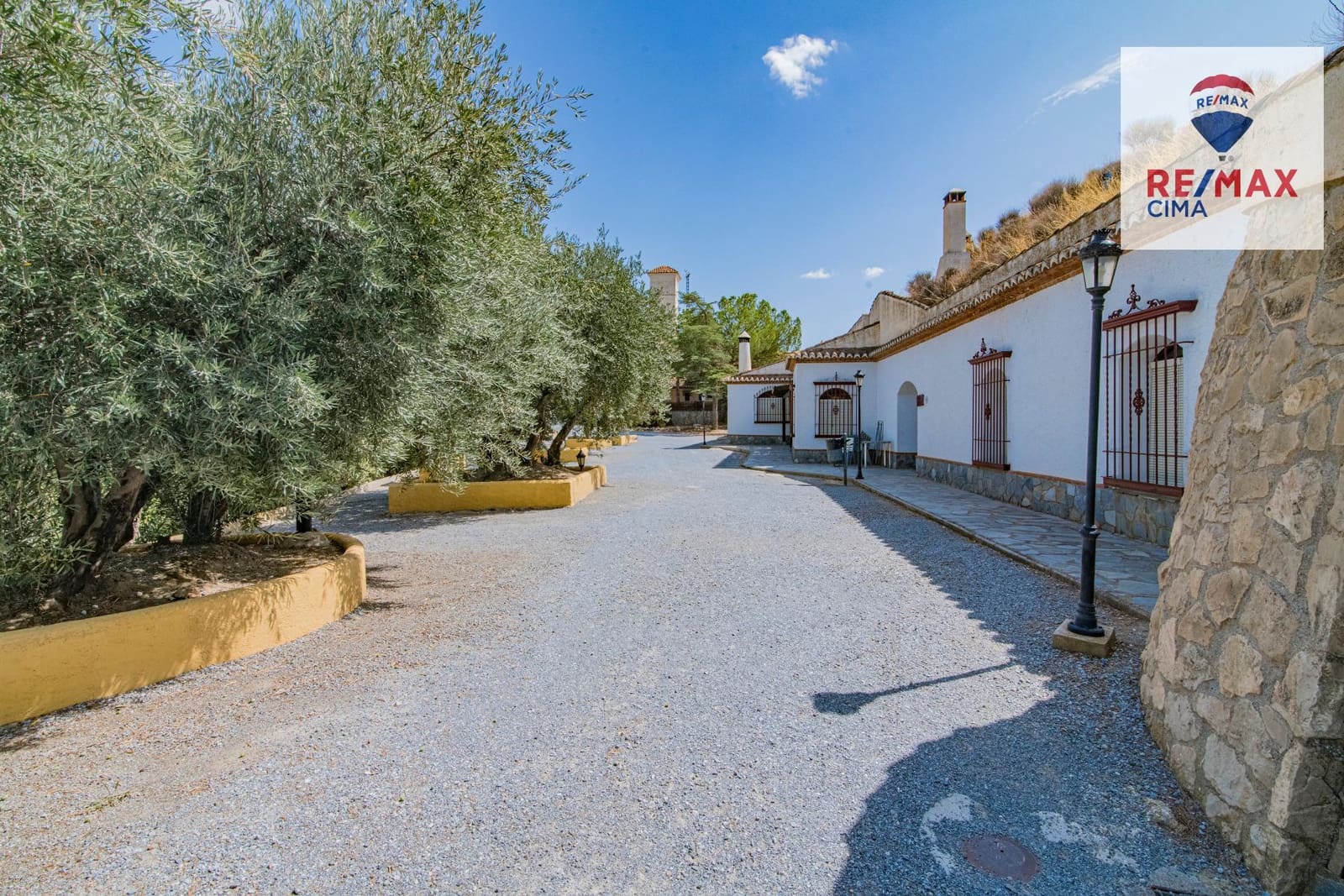 30 bedroom Hotel for sale in Benalua de Guadix with pool garage - € 2,999,999 (Ref: 8626710)