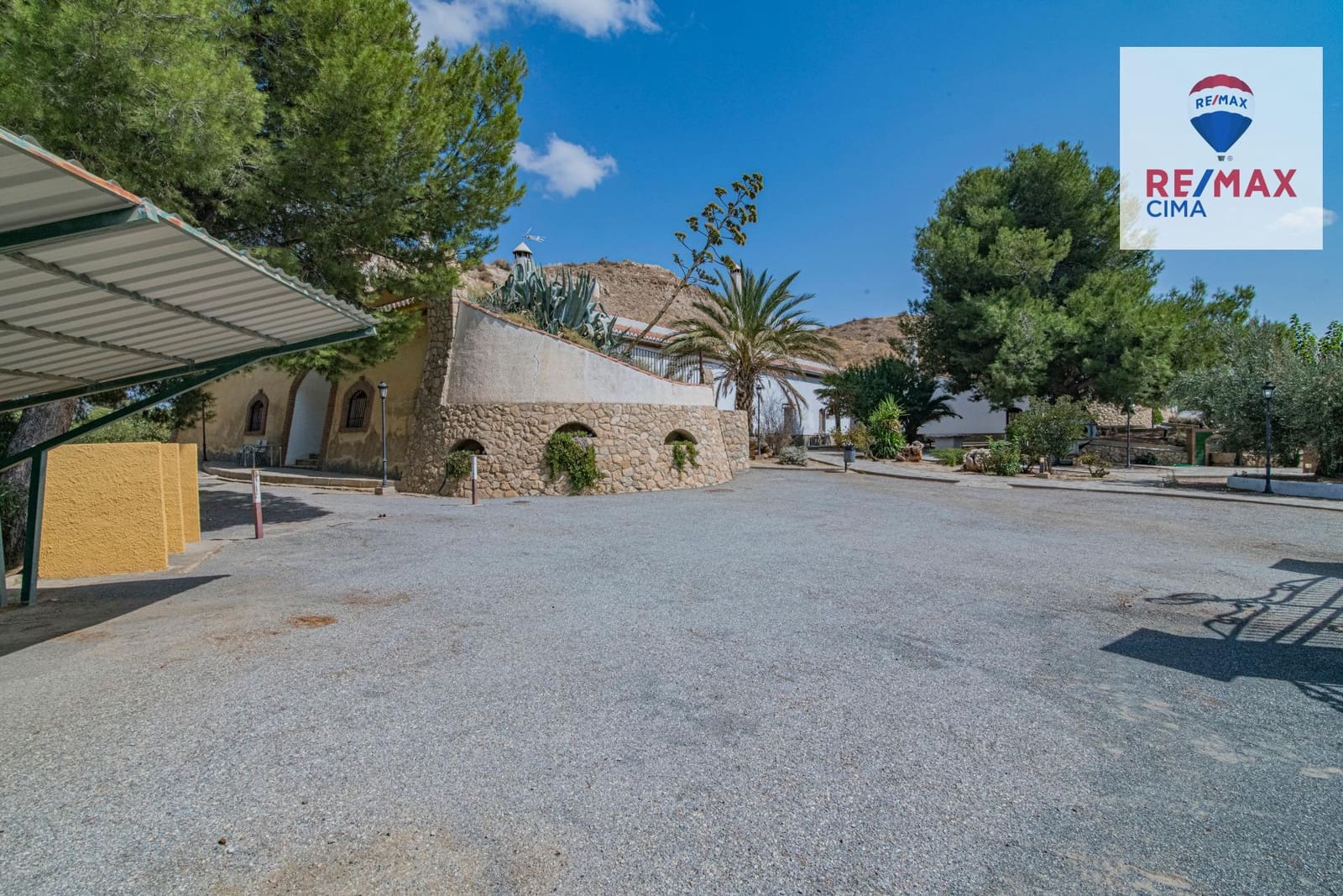 30 bedroom Hotel for sale in Benalua de Guadix with pool garage - € 2,999,999 (Ref: 8626710)