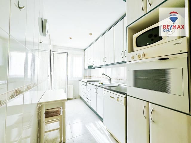 3 sypialnia Mieszkanie na sprzedaż w Baza - 79 500 € (Ref: 8638653)