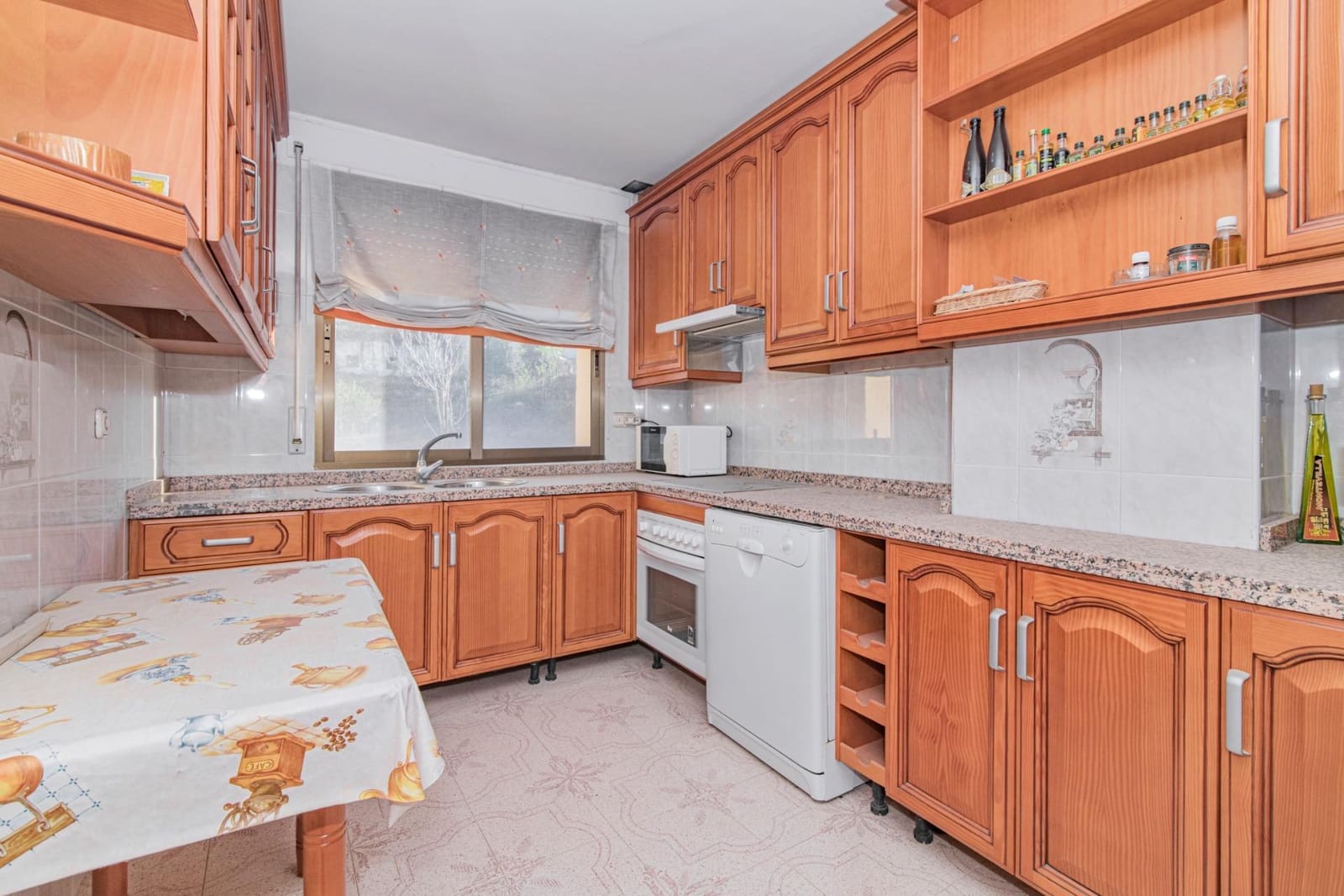 4 makuuhuone Asunto myytävänä paikassa Montefrio - 94 900 € (Ref: 8662824)