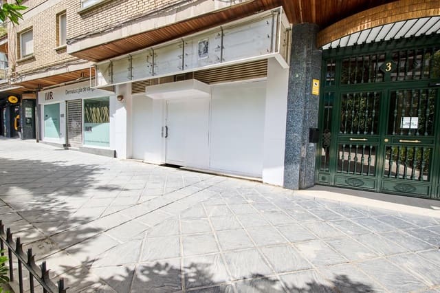 Commercieel te huur in Camino de Ronda - Rosaleda, Granada stad - € 2.250 (Ref: 8836561)
