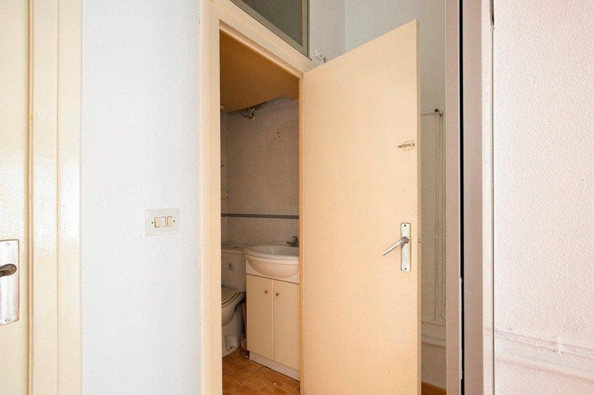 Commercial for rent in Granada city - € 300 (Ref: 8847539)