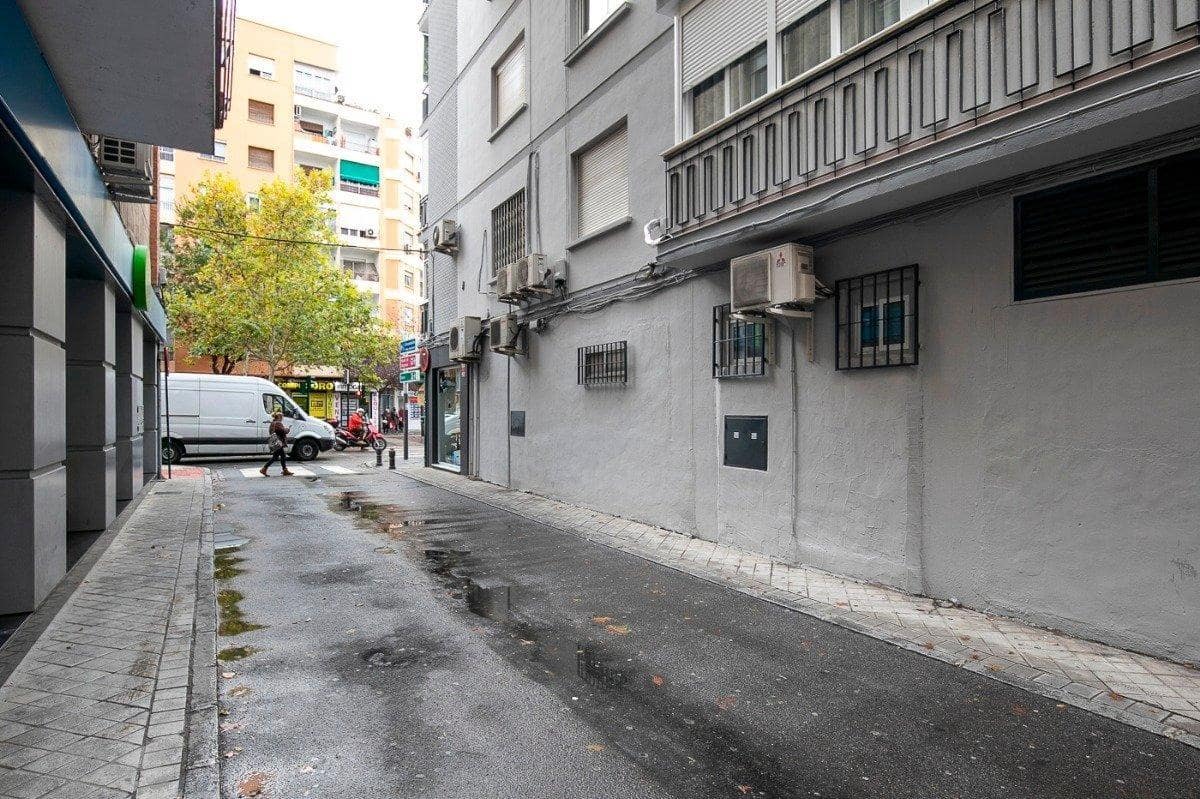 Commercial for rent in Granada city - € 300 (Ref: 8847539)