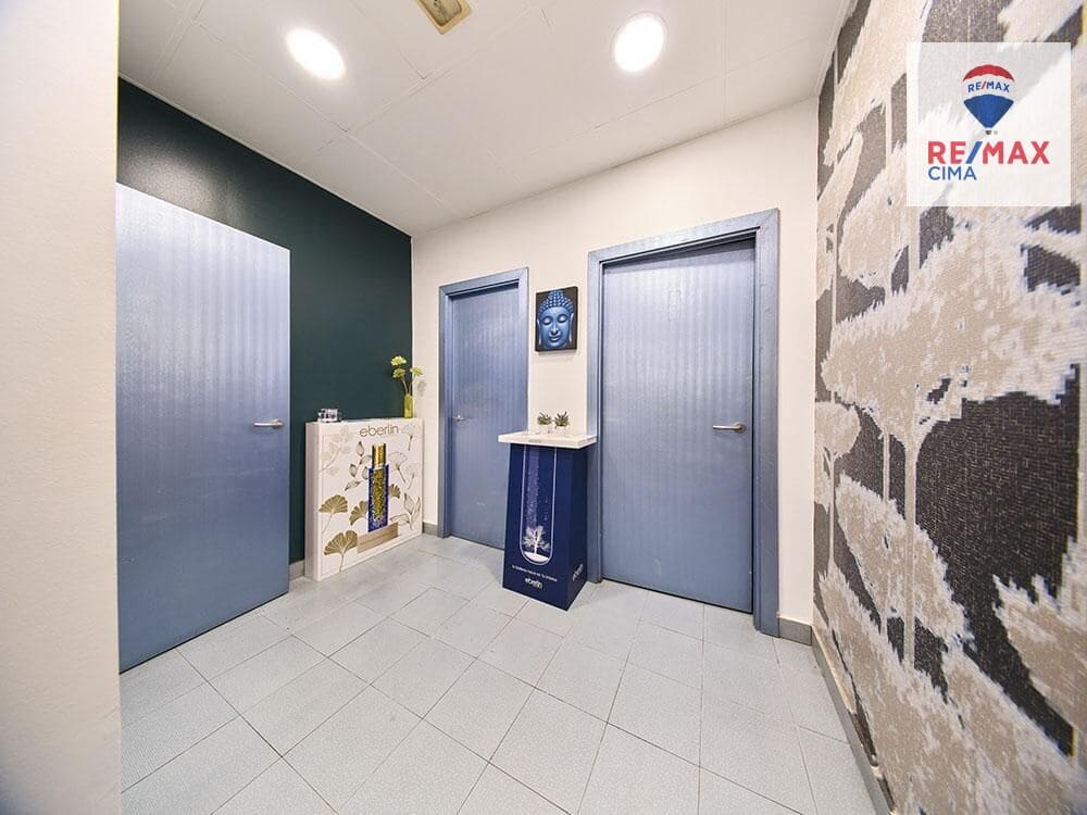 Kommersiell till salu i Granada stad - 550 000 € (Ref: 8851644)