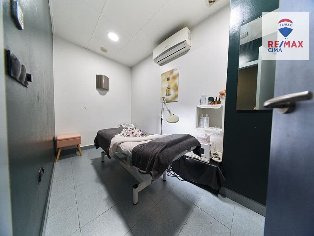 Kommersiell till salu i Granada stad - 550 000 € (Ref: 8851644)