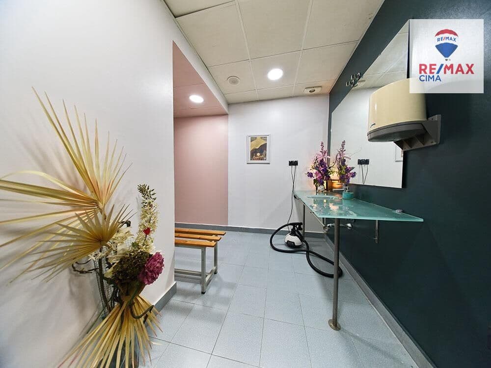 Kommersiell till salu i Granada stad - 550 000 € (Ref: 8851644)