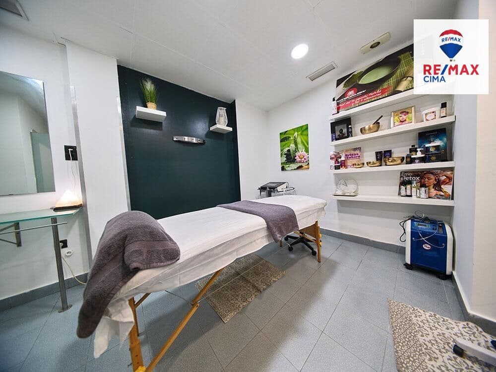 Kommersiell till salu i Granada stad - 550 000 € (Ref: 8851644)