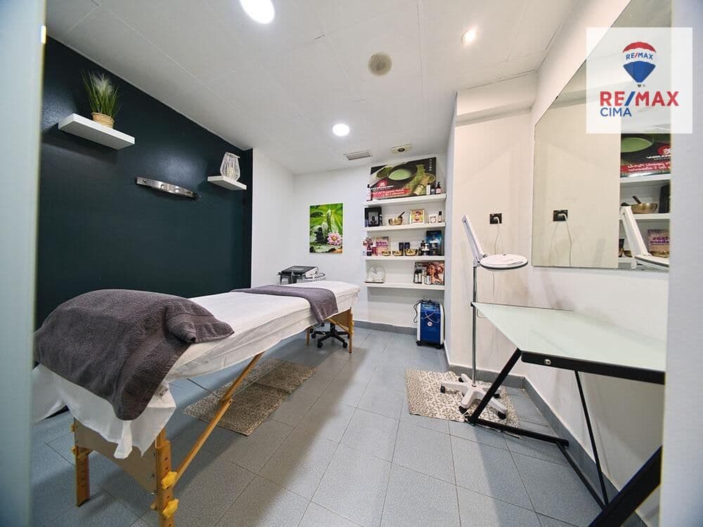 Kommersiell till salu i Granada stad - 550 000 € (Ref: 8851644)