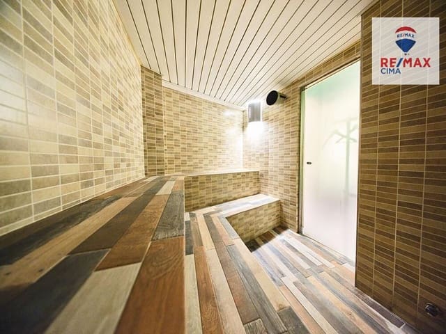 Kommersiell til salgs i Centro, Granada by - € 550 000 (Ref: 8851644)