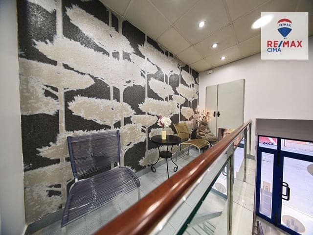 Commercial for sale in Centro, Granada city - € 550,000 (Ref: 8851644)