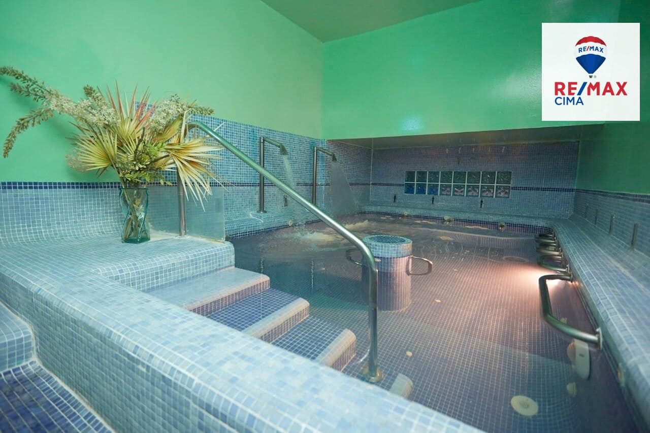 Commercial for sale in Granada city - € 550,000 (Ref: 8851644)