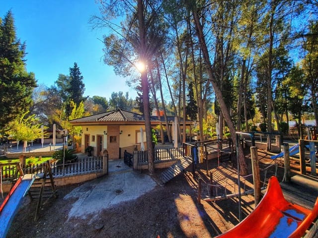 Business for sale in Atarfe with garage - € 975,000 (Ref: 8860793)