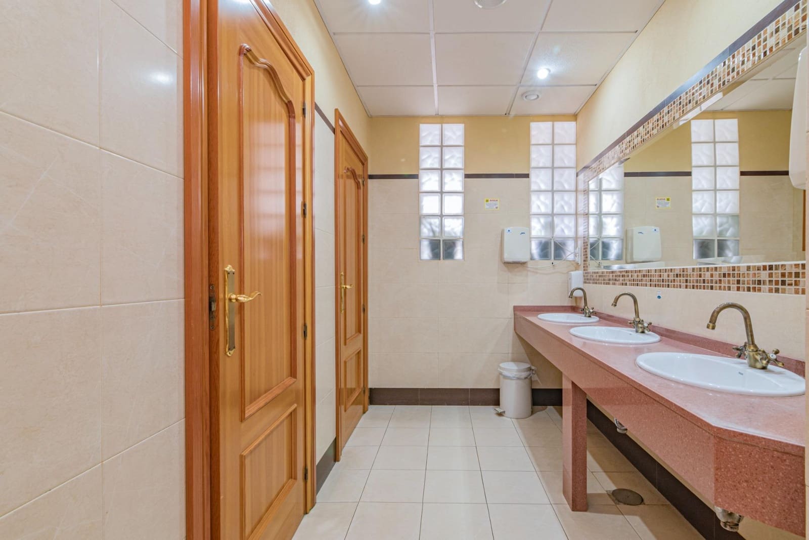 Azienda in vendita in Atarfe con garage - 975.000 € (Rif: 8860793)