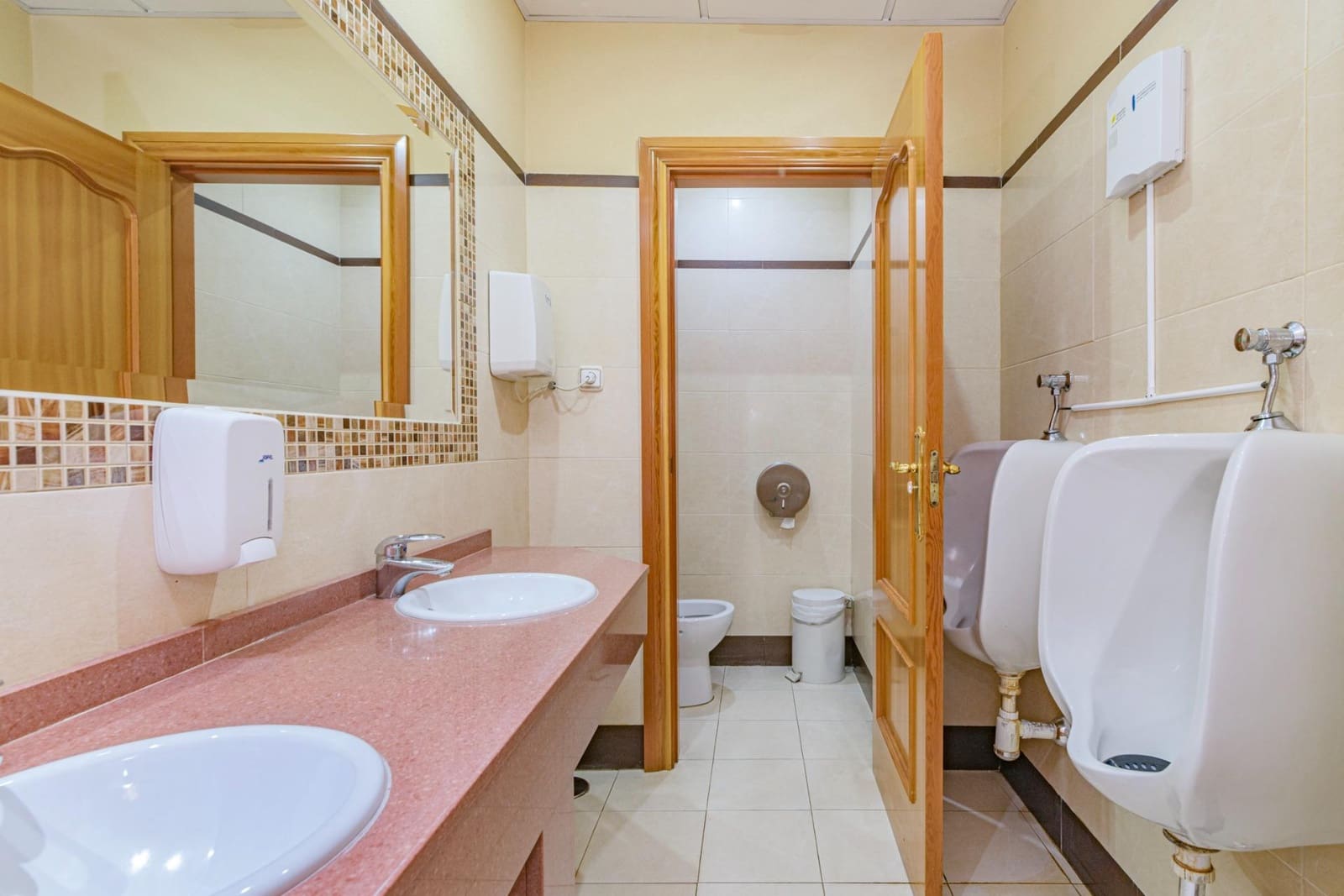 Azienda in vendita in Atarfe con garage - 975.000 € (Rif: 8860793)