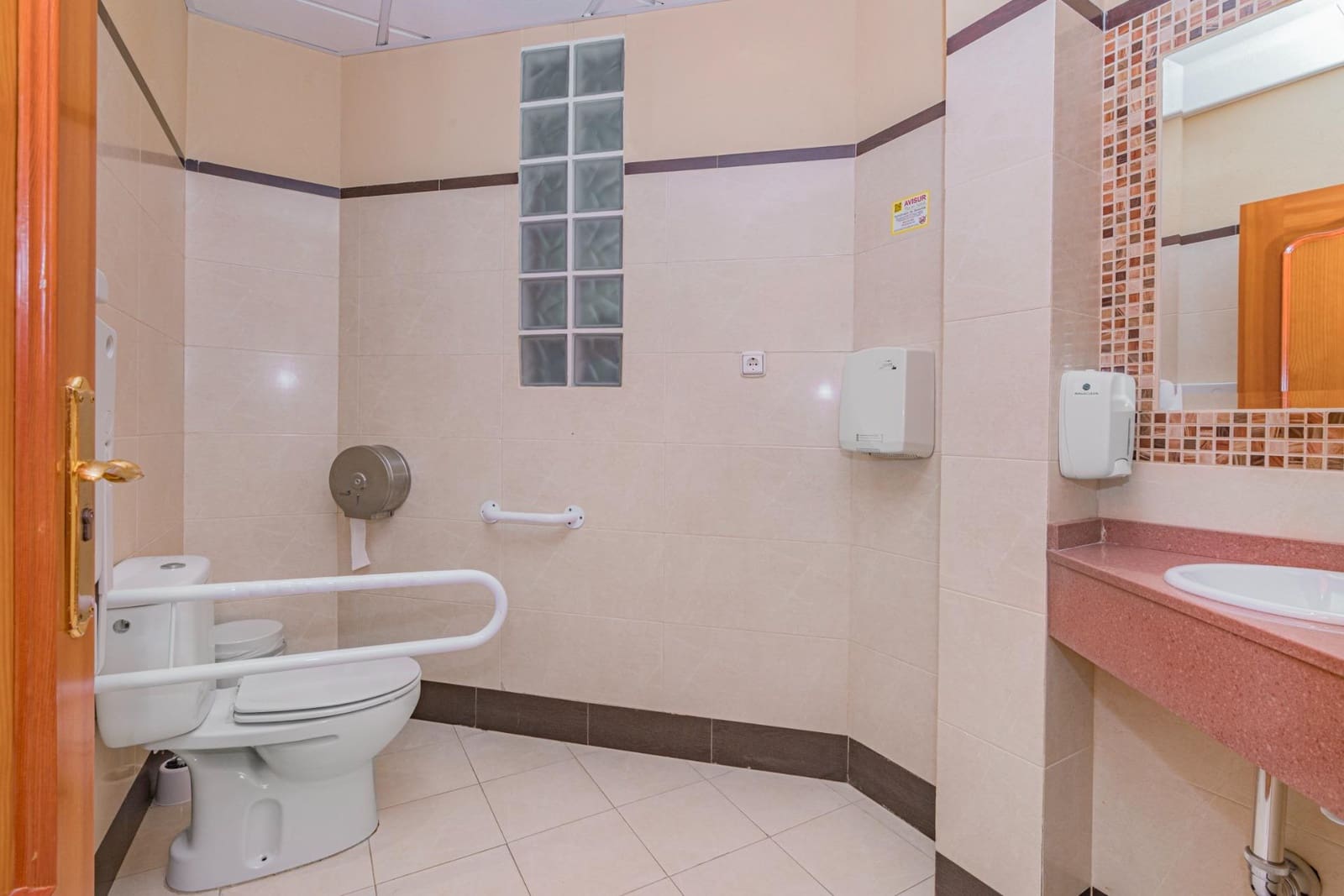 Bedrift til salgs i Atarfe med garasje - € 895 000 (Ref: 8860793)