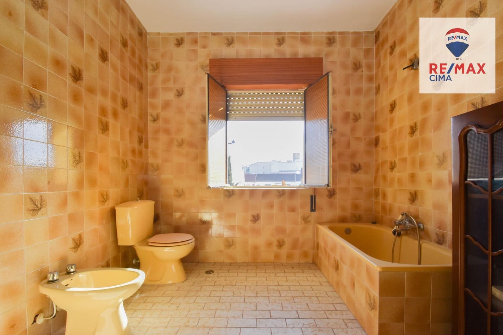 6 Zimmer Villa zu verkaufen in Cullar Vega mit Garage - 270.000 € (Ref: 8867342)