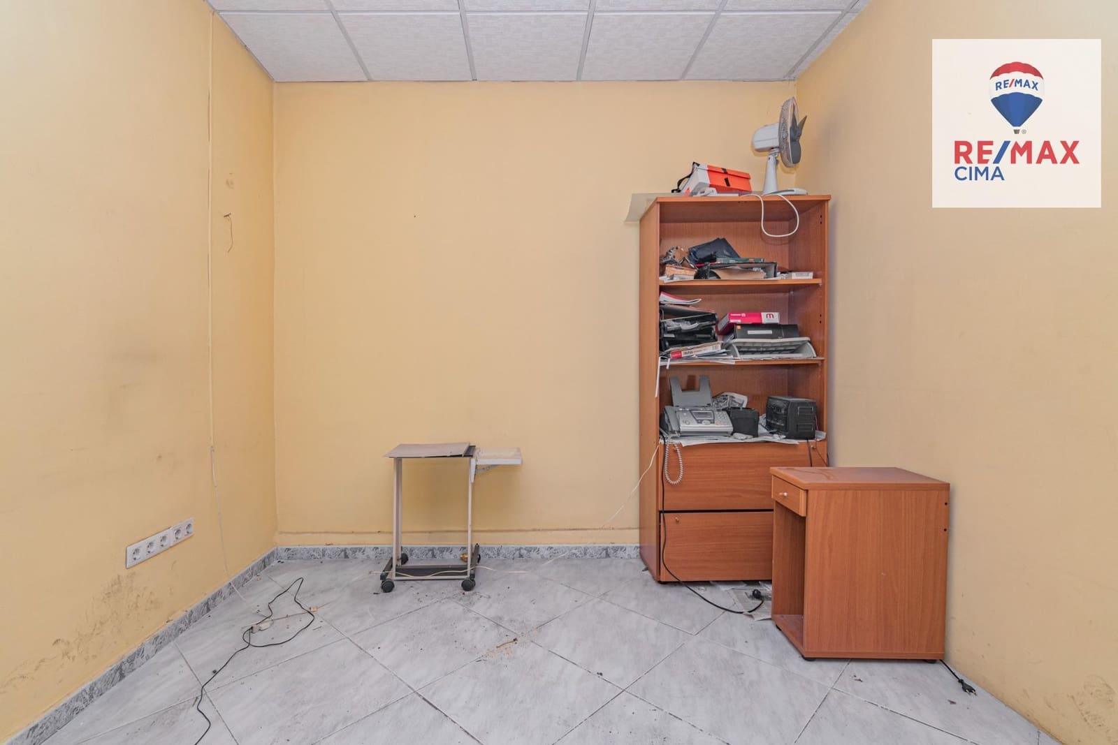 Kommersiell till salu i Granada stad - 210 000 € (Ref: 8869597)