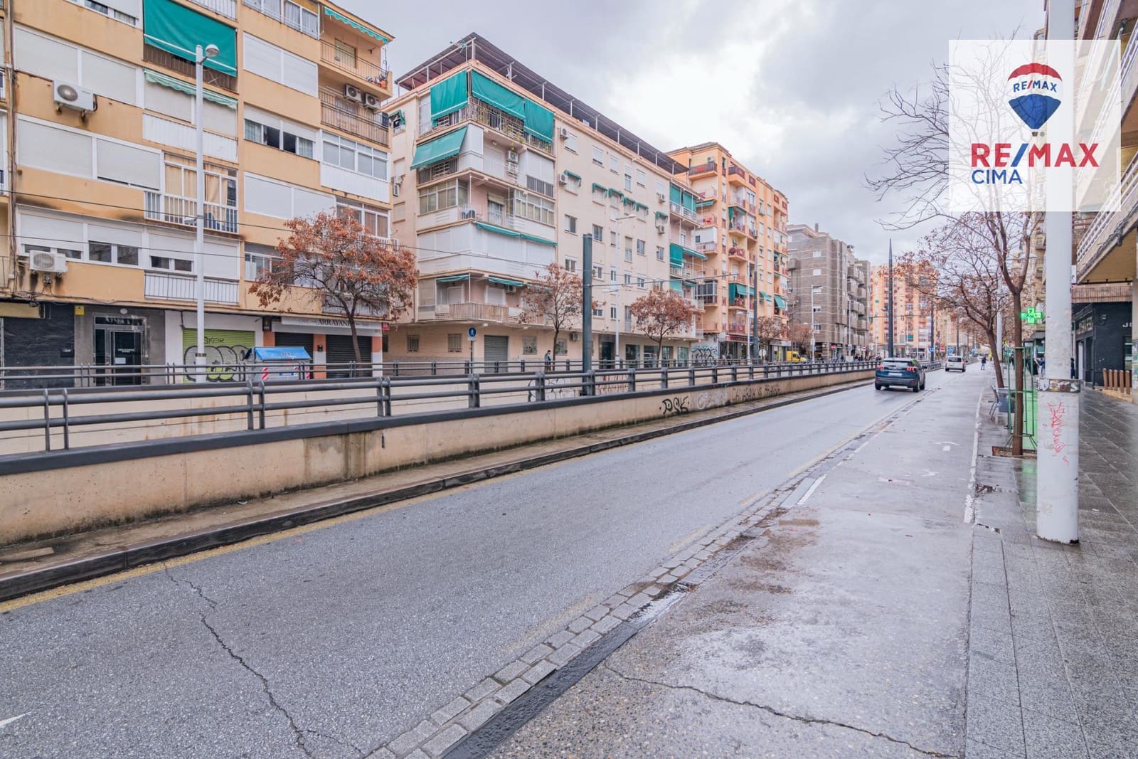 Kommersiell till salu i Granada stad - 210 000 € (Ref: 8869597)